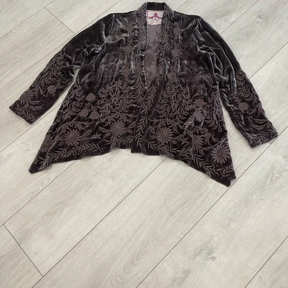 Johnny was Elegant Velvet Floral Jacket - Picture 1 of 6